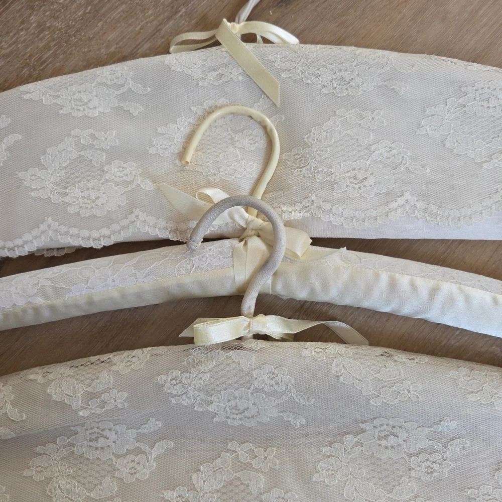 3- Vtg Victorian Lace/Ivory Satin Fabric Padded Clothes Hangers W Bows